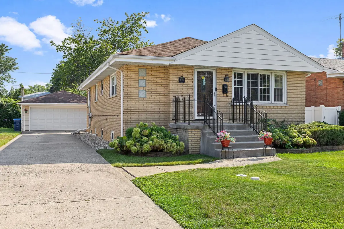 5705 W Maple Avenue, Berkeley, IL 60163 - #1