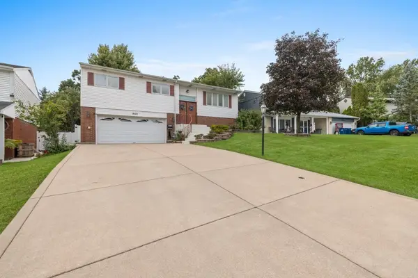 9121 Forest Drive, Hickory Hills, IL 60457