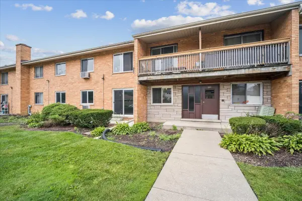 681 Elmhurst Road #C, Des Plaines, IL 60016