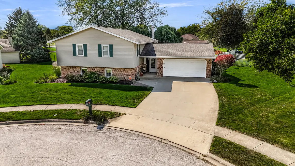 701 N Mohave Drive, Pontiac, IL 61764 - #1