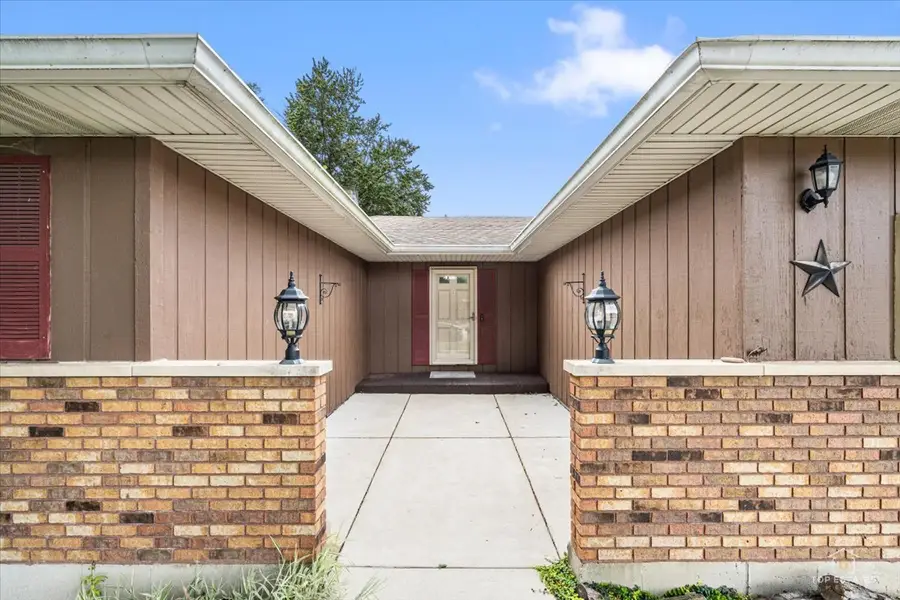 830 Hiawatha Drive, Elgin, IL 60120 - #3