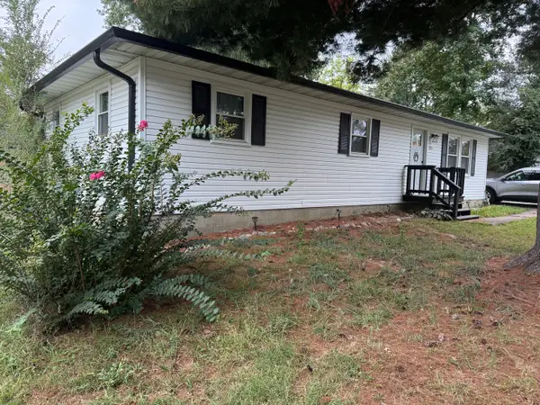 1214 E Grayson Street E, Benton, IL 62812