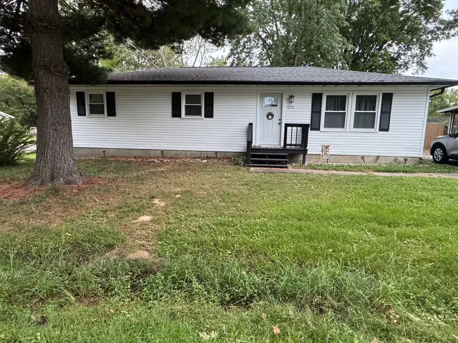 1214 E Grayson Street E, Benton, IL 62812 - #2