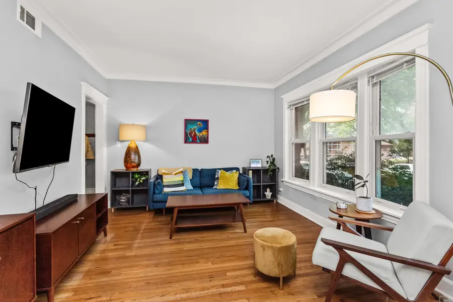 805 W Belle Plaine Avenue #103, Chicago, IL 60613 - #3
