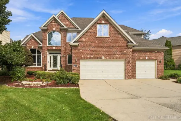 2775 Ginger Woods Drive, Aurora, IL 60502