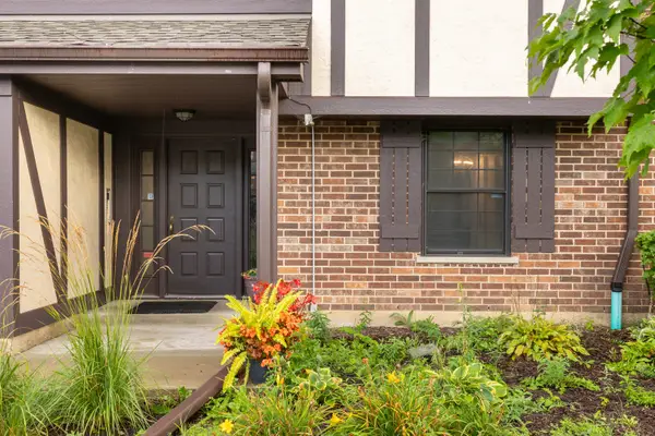 704 Elizabeth Drive #B, Wood Dale, IL 60191