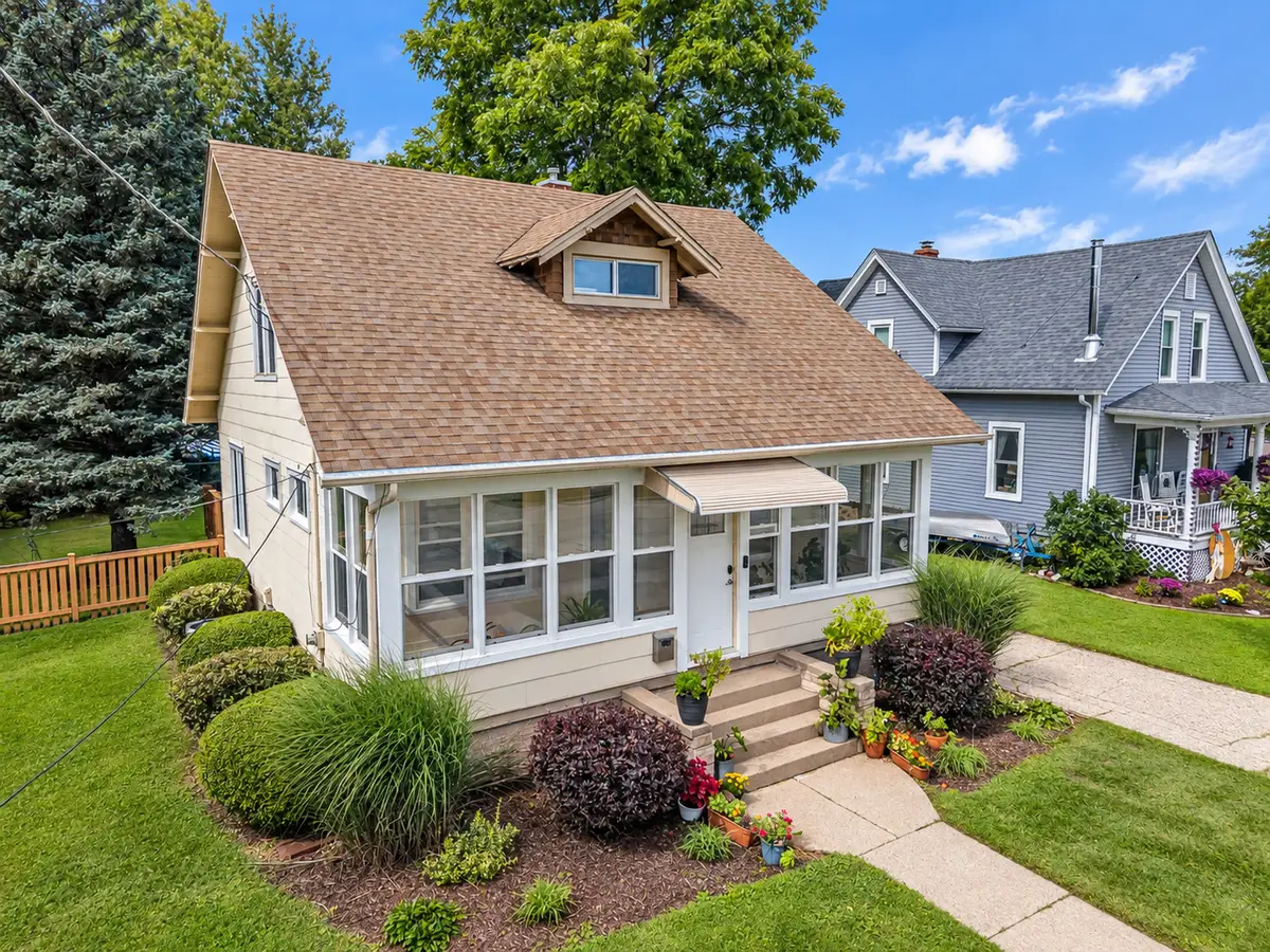 445 Pleasant Street, Woodstock, IL 60098 - #1