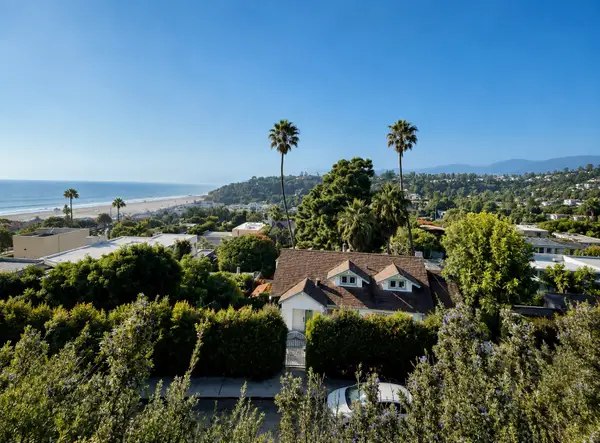 207 Ocean Avenue, Santa Monica,  90402