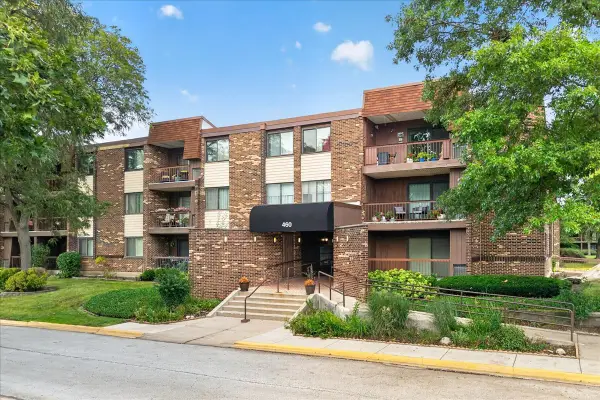 460 Raintree Court #1H, Glen Ellyn, IL 60137