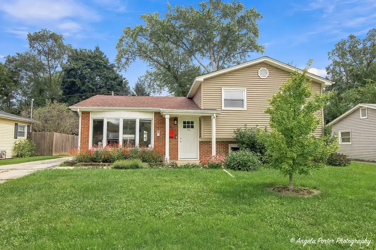 637 N Greenview Avenue, Mundelein, IL 60060 - #1
