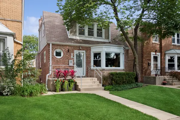 2916 W Fargo Avenue, Chicago, IL 60645