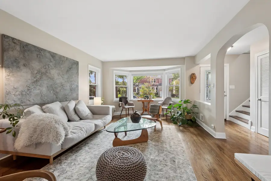 2916 W Fargo Avenue, Chicago, IL 60645 - #3
