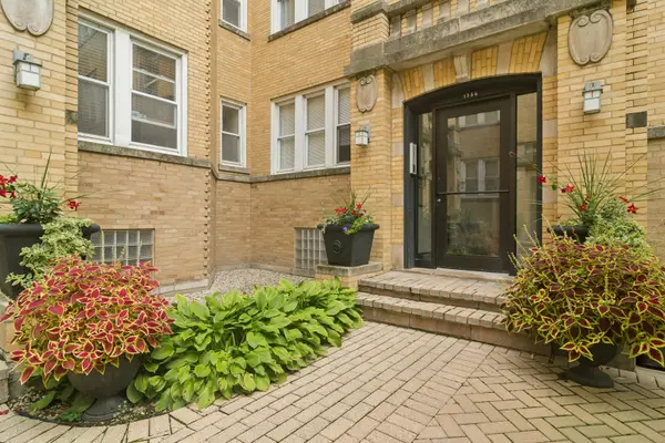 1336 W Estes Avenue #2N, Chicago, IL 60626