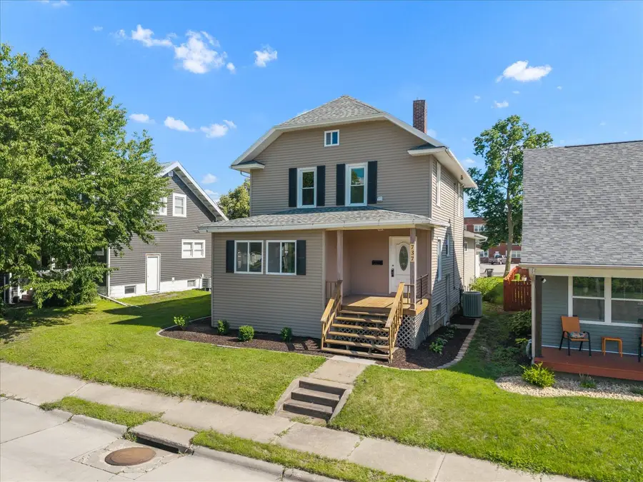 737 Grant Street, Bettendorf, IA 52722 - #2