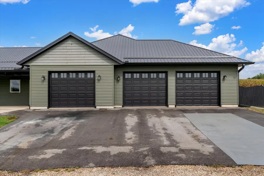 2530 Highway 136, Delmar, IA 52037 - #3