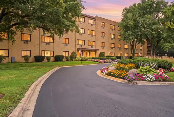 6600 S Brainard Avenue #212, Countryside, IL 60525