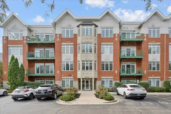 660 Mchenry Road #207, Wheeling, IL 60090