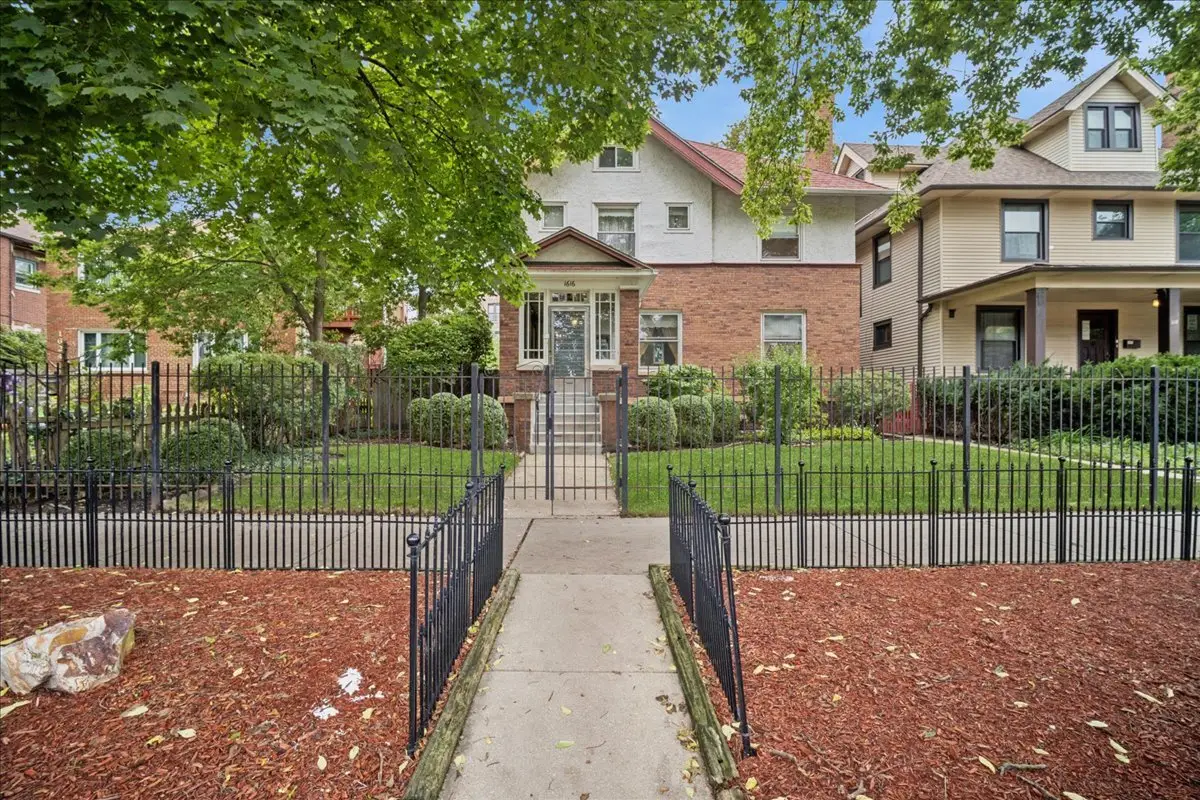 1616 W Jarvis Avenue, Chicago, IL 60626 - #1