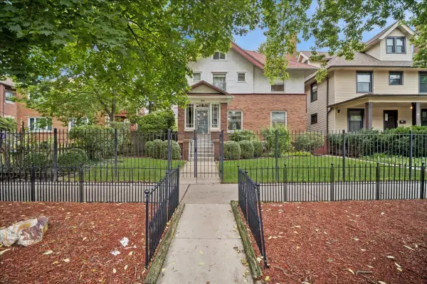 1616 W Jarvis Avenue, Chicago, IL 60626