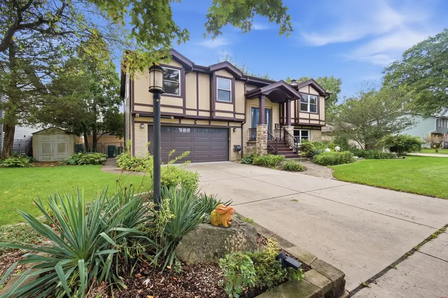 135 W King Arthur Court, Palatine, IL 60067 - #2