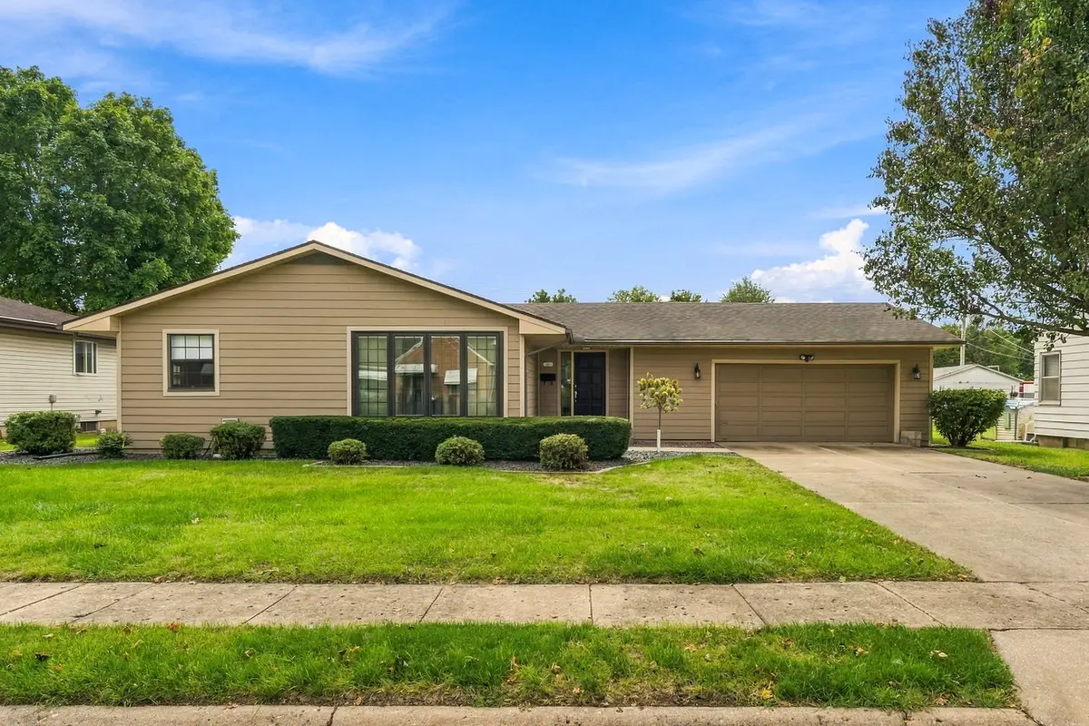 327 W Porter Street, Oglesby, IL 61348 - #1