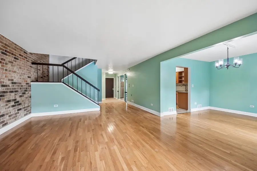 105 W Dover Drive, Mount Prospect, IL 60056 - #3