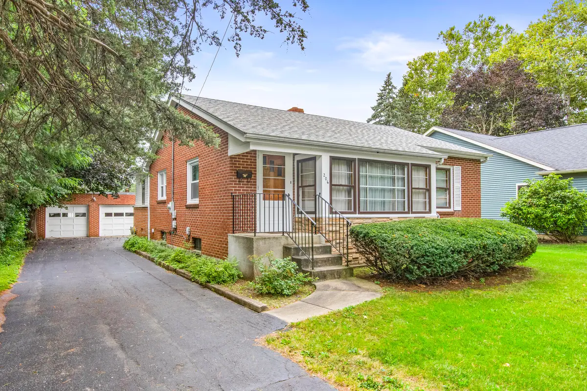 206 E Church Street, Plano, IL 60545 - #1