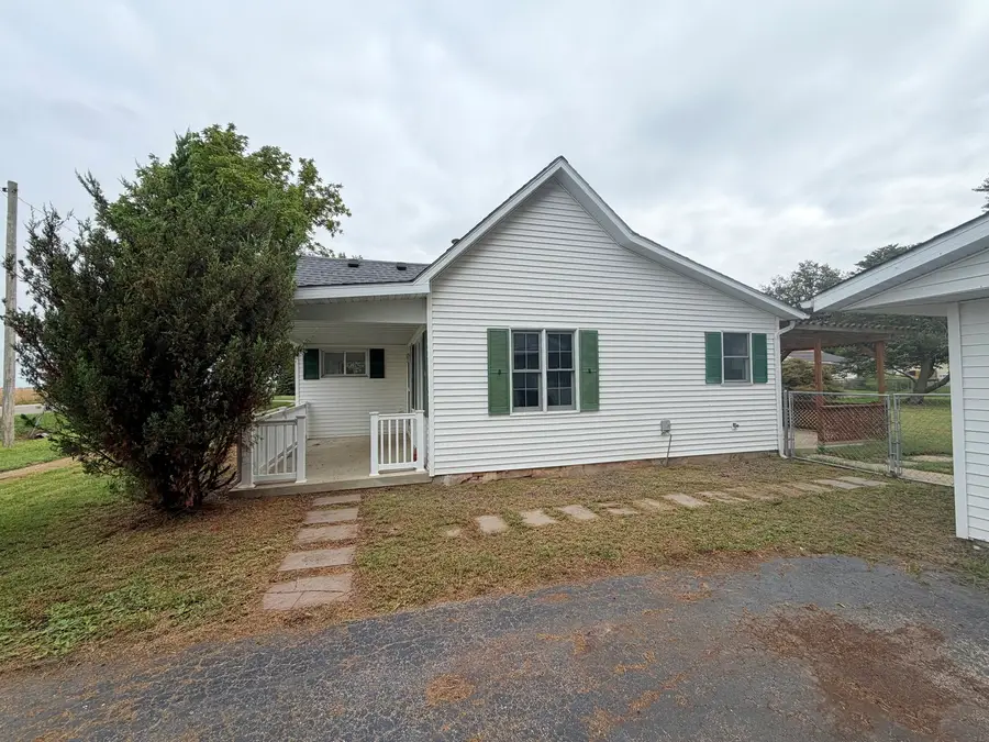 314 N Constant Street, Dawson, IL 62520 - #2