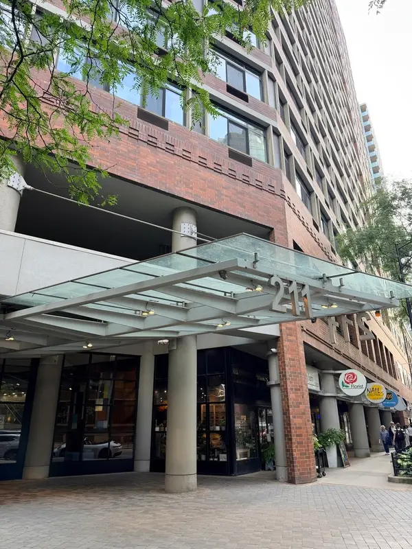 211 E Ohio Street #VALET-269, Chicago, IL 60611