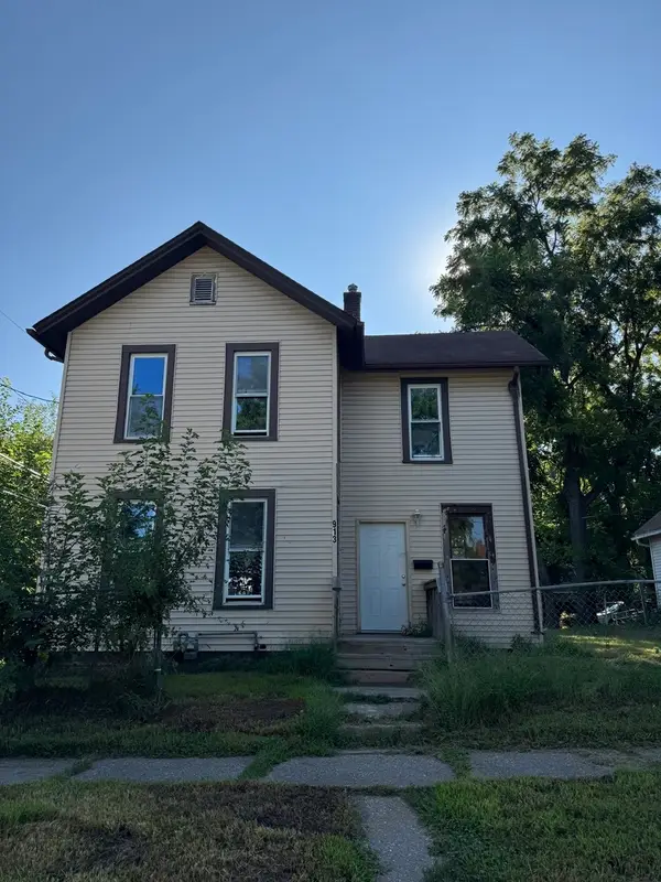 913 Vine Street, Davenport, IA 52804
