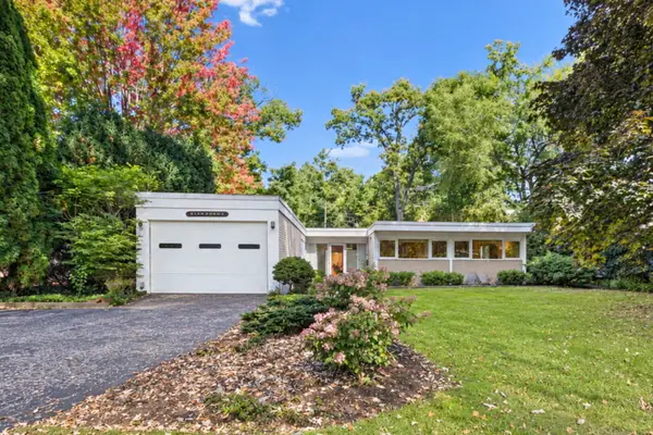 940 Ridgewood Drive, Highland Park, IL 60035