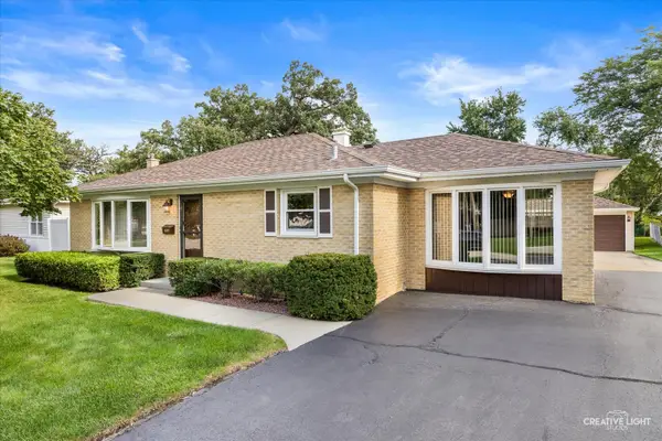 304 Crestwood Drive, Roselle, IL 60172