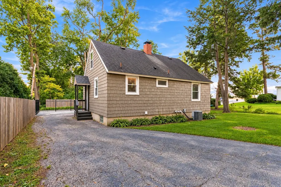 254 W Main Street, Carpentersville, IL 60110 - #3