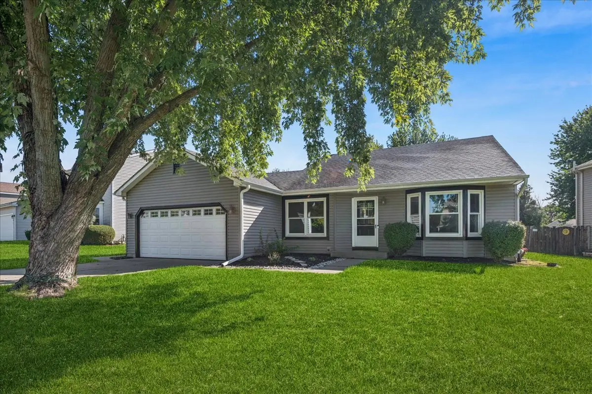 304 S Cross Trail, McHenry, IL 60050 - #1