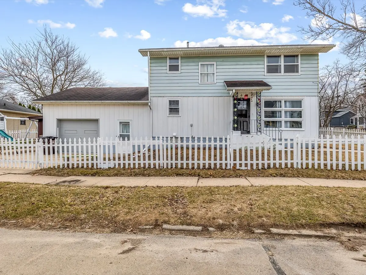 317 N Grove Avenue, Freeport, IL 61032 - #1