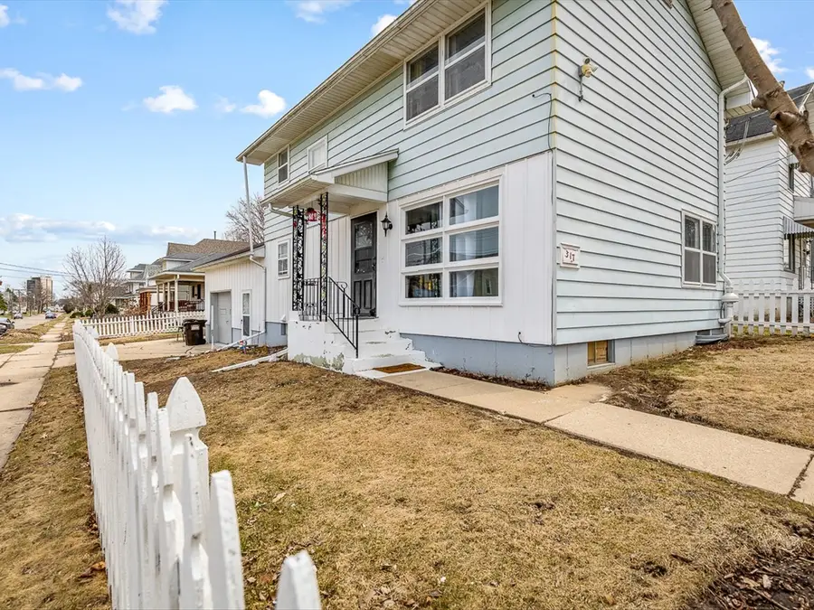 317 N Grove Avenue, Freeport, IL 61032 - #2