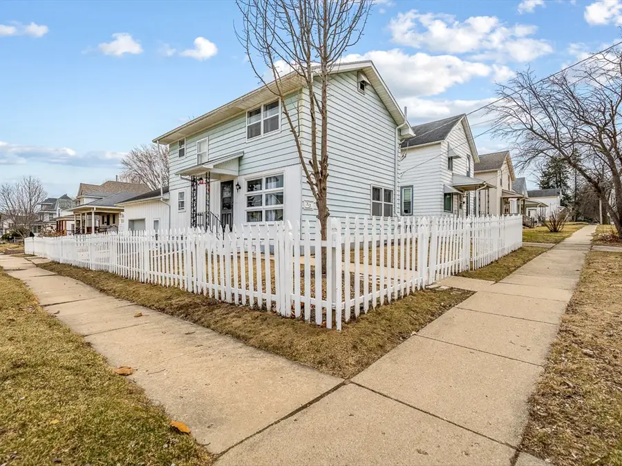317 N Grove Avenue, Freeport, IL 61032 - #3
