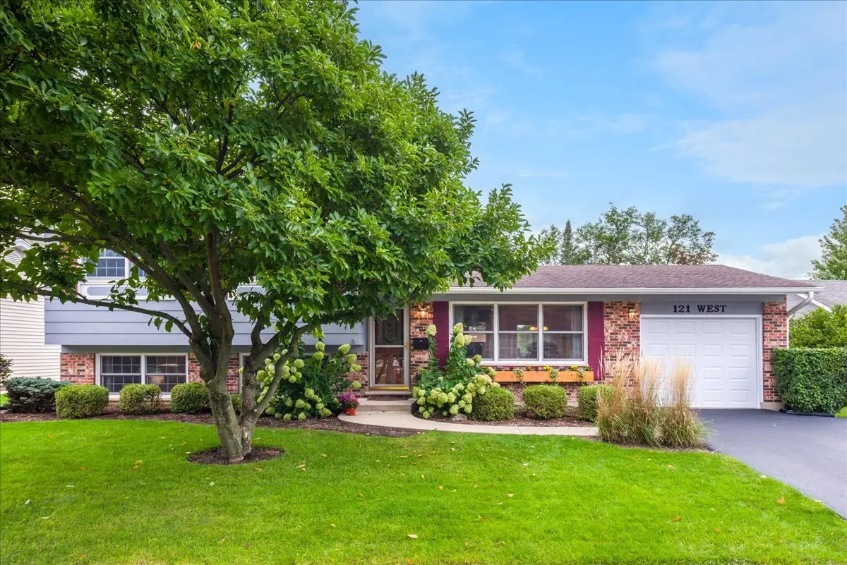 121 W Suffield Drive, Arlington Heights, IL 60004 - #1