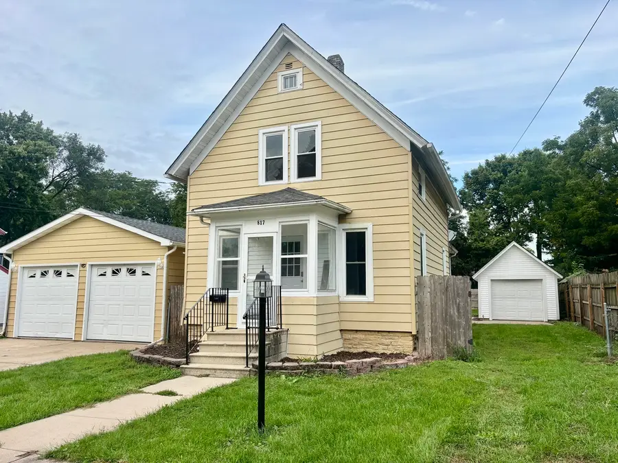 817 Chicago Street, Belvidere, IL 61008 - #2