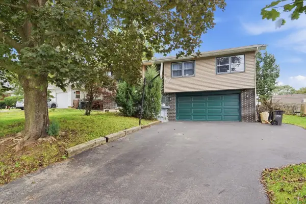 1807 Elmwood Drive, Lindenhurst, IL 60046