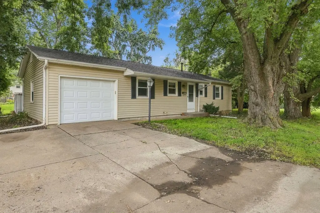 1525 Middle Road, Bettendorf, IA 52722 - #1