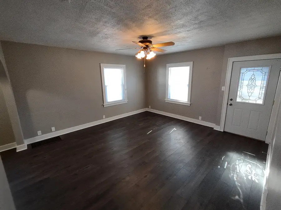 912 Douglas Street, Morris, IL 60450 - #3