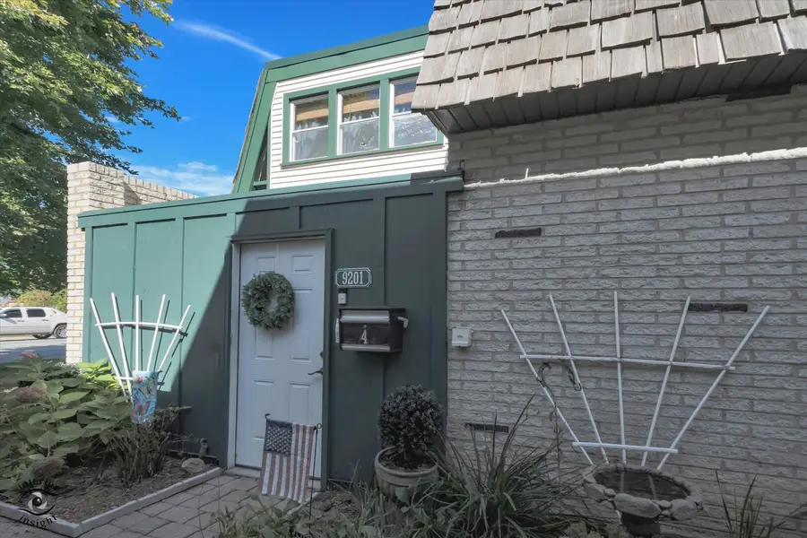 9201 S Kedzie Avenue #4, Evergreen Park, IL 60805 - #2