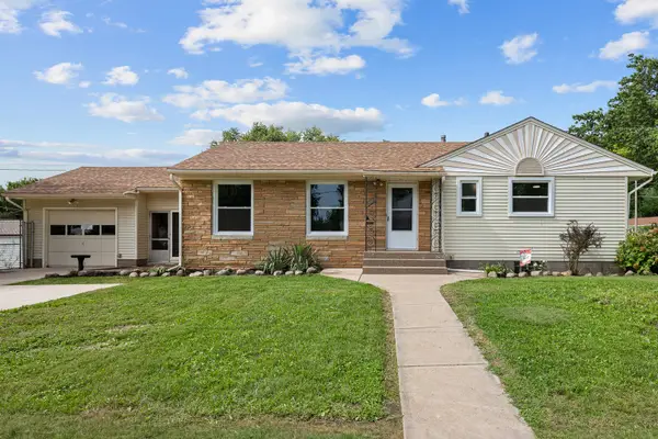 828 10th Street, Bettendorf, IA 52722