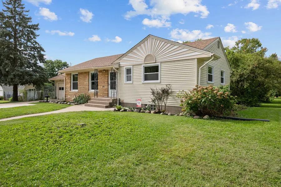 828 10th Street, Bettendorf, IA 52722 - #2