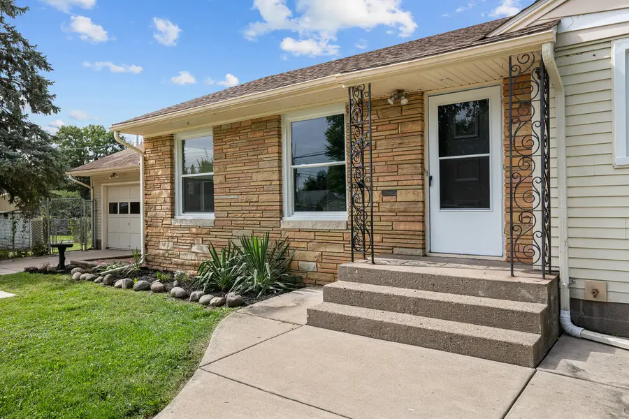 828 10th Street, Bettendorf, IA 52722 - #3