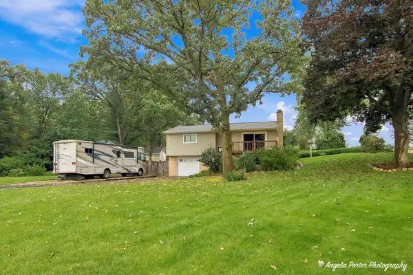 5104 E Lake Shore Drive, Wonder Lake, IL 60097