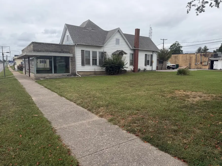 203 S Main Street, Pinckneyville, IL 62274 - #2