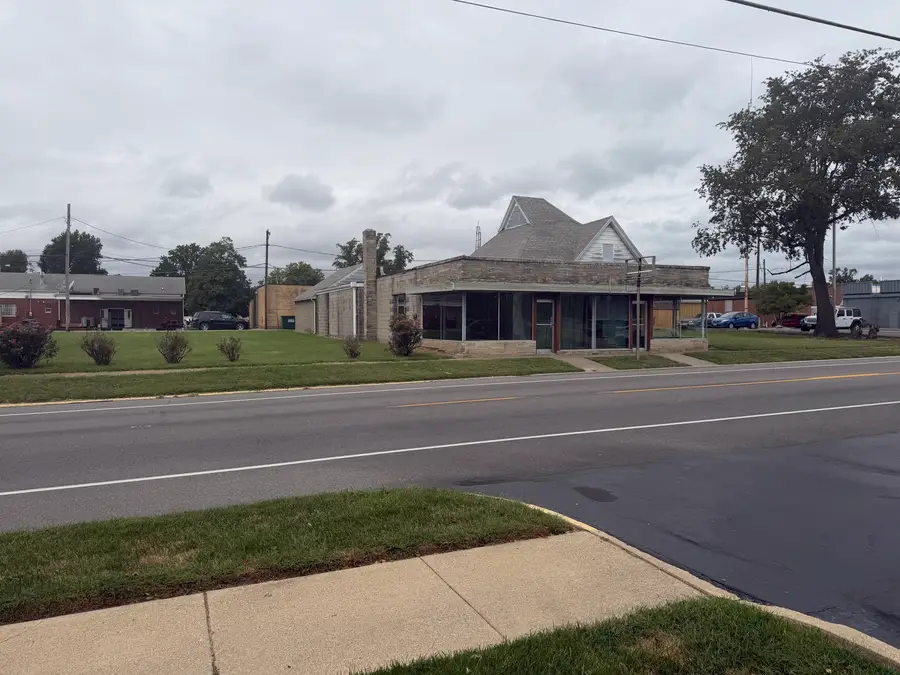 203 S Main Street, Pinckneyville, IL 62274 - #3
