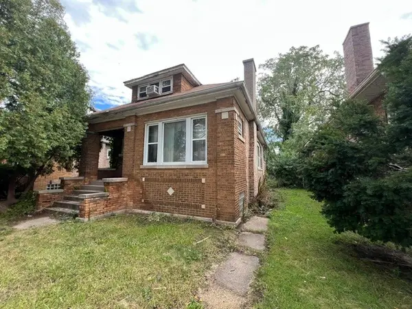 8253 S Kimbark Avenue, Chicago, IL 60619